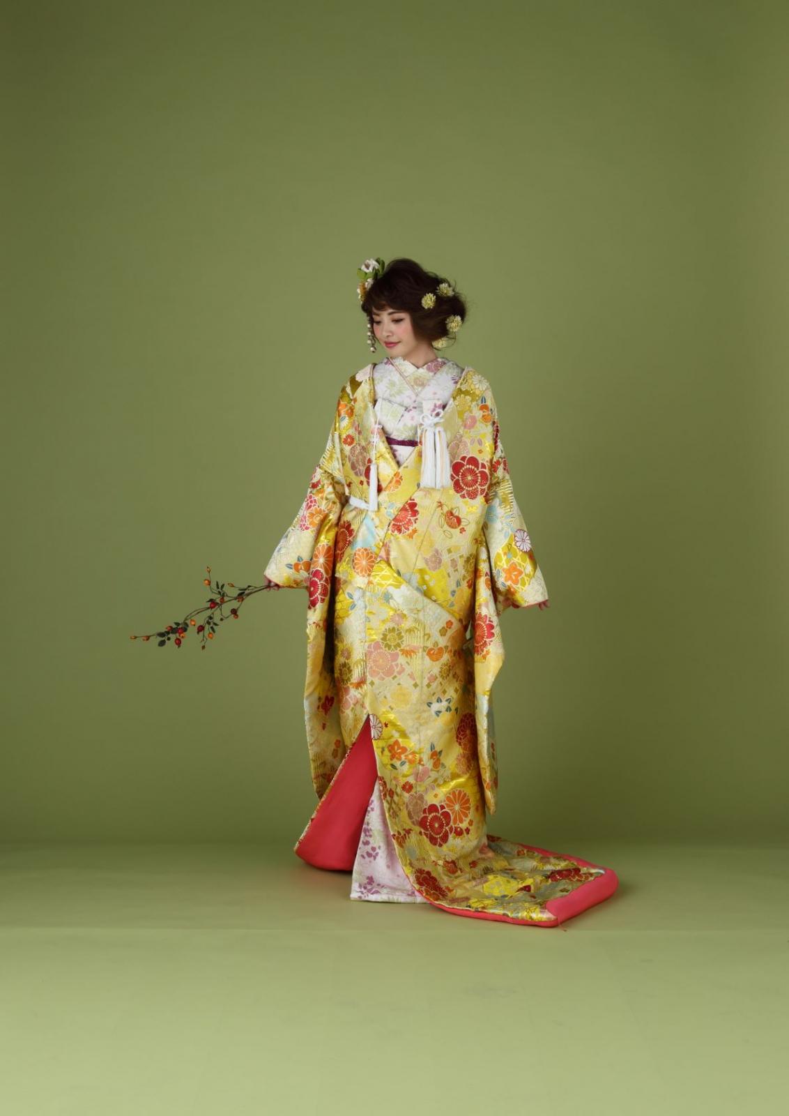 黄色ベースの可愛い打掛