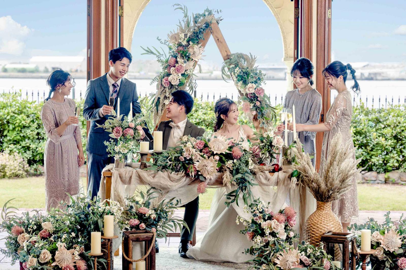 海を背景にゲストとの特別な時間を