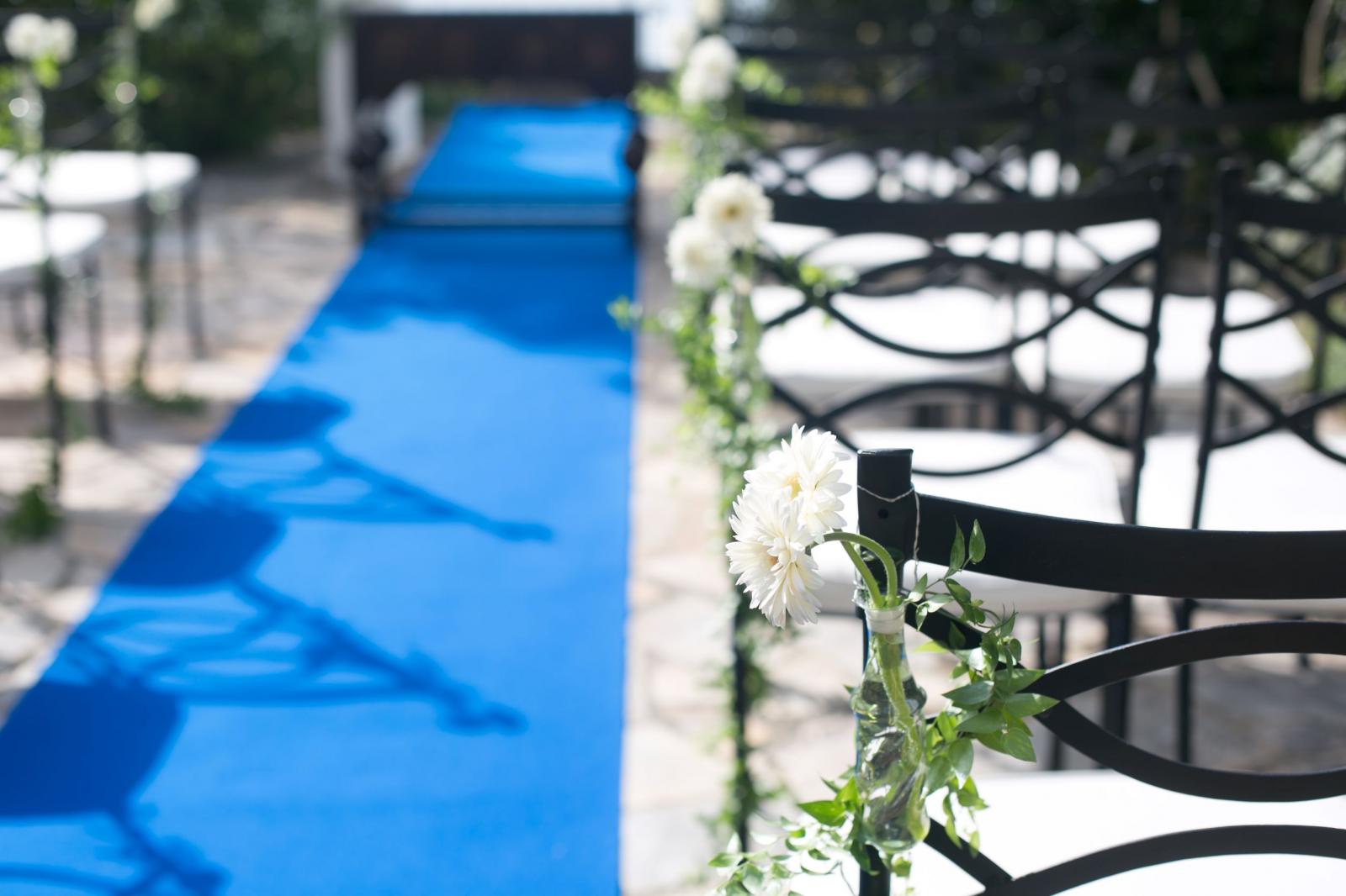 開放的なガーデンウェディング<br />
海と空のロケーションを楽しみながらアットホームなひとときを