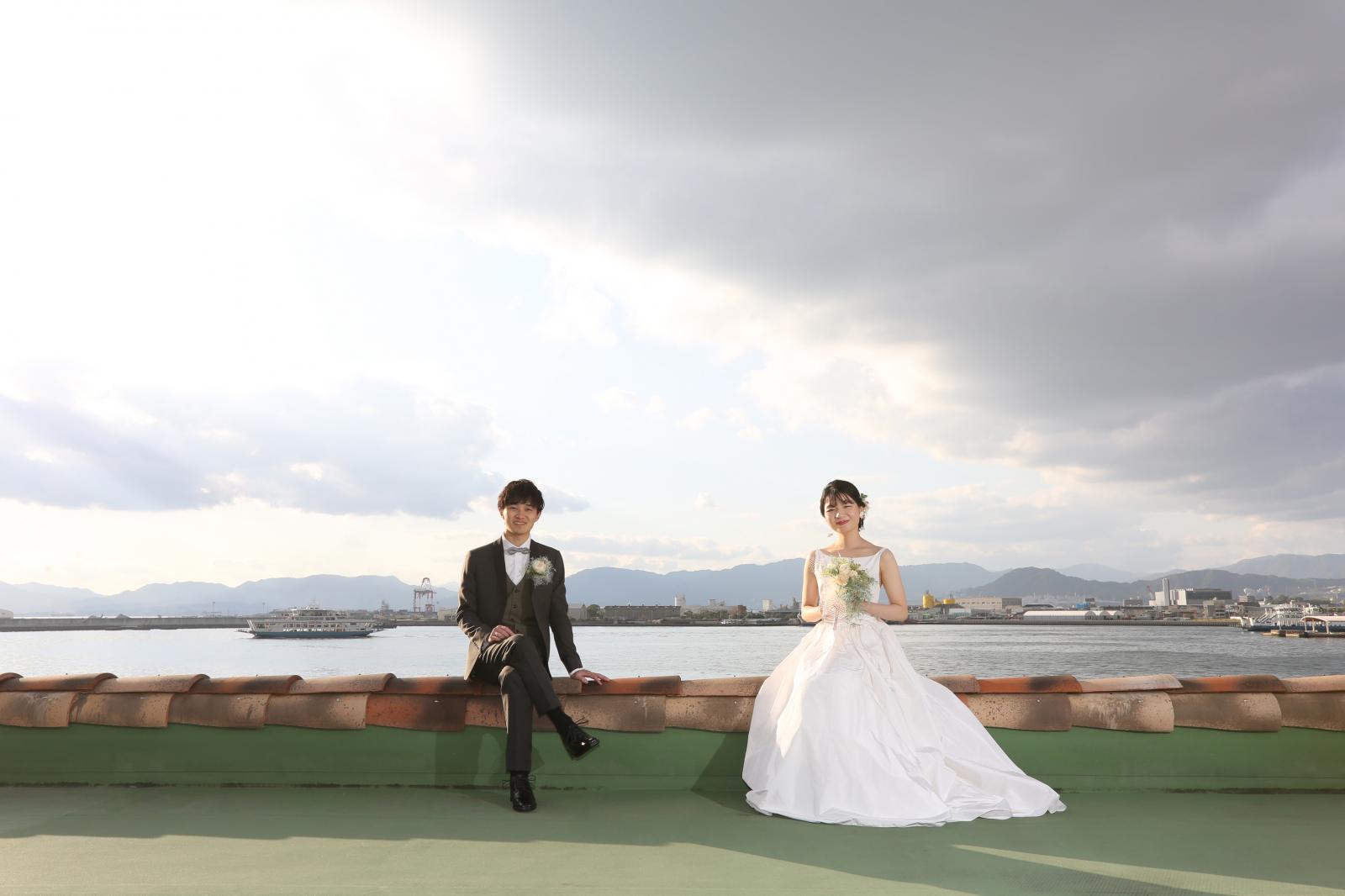 リーベリア館内からも海と一緒に前撮りができるスポットもご用意♪