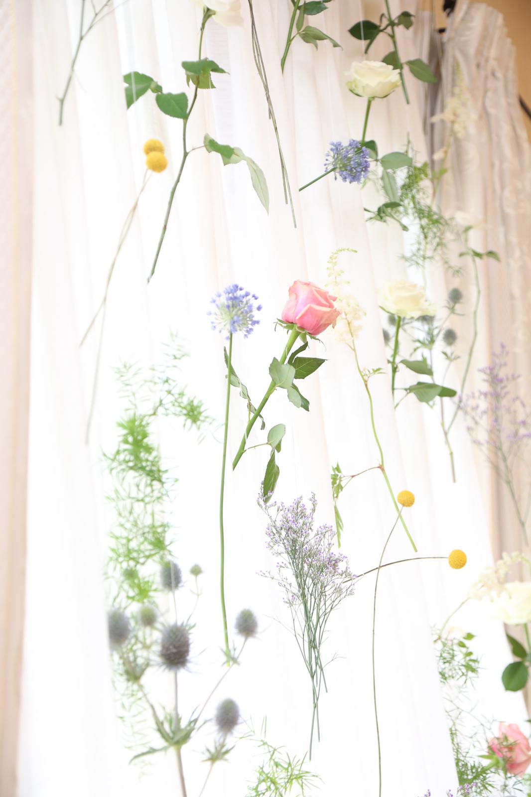 装飾は専属フローリストやプランナーがおふたりのこだわりに寄り添って形にしていく