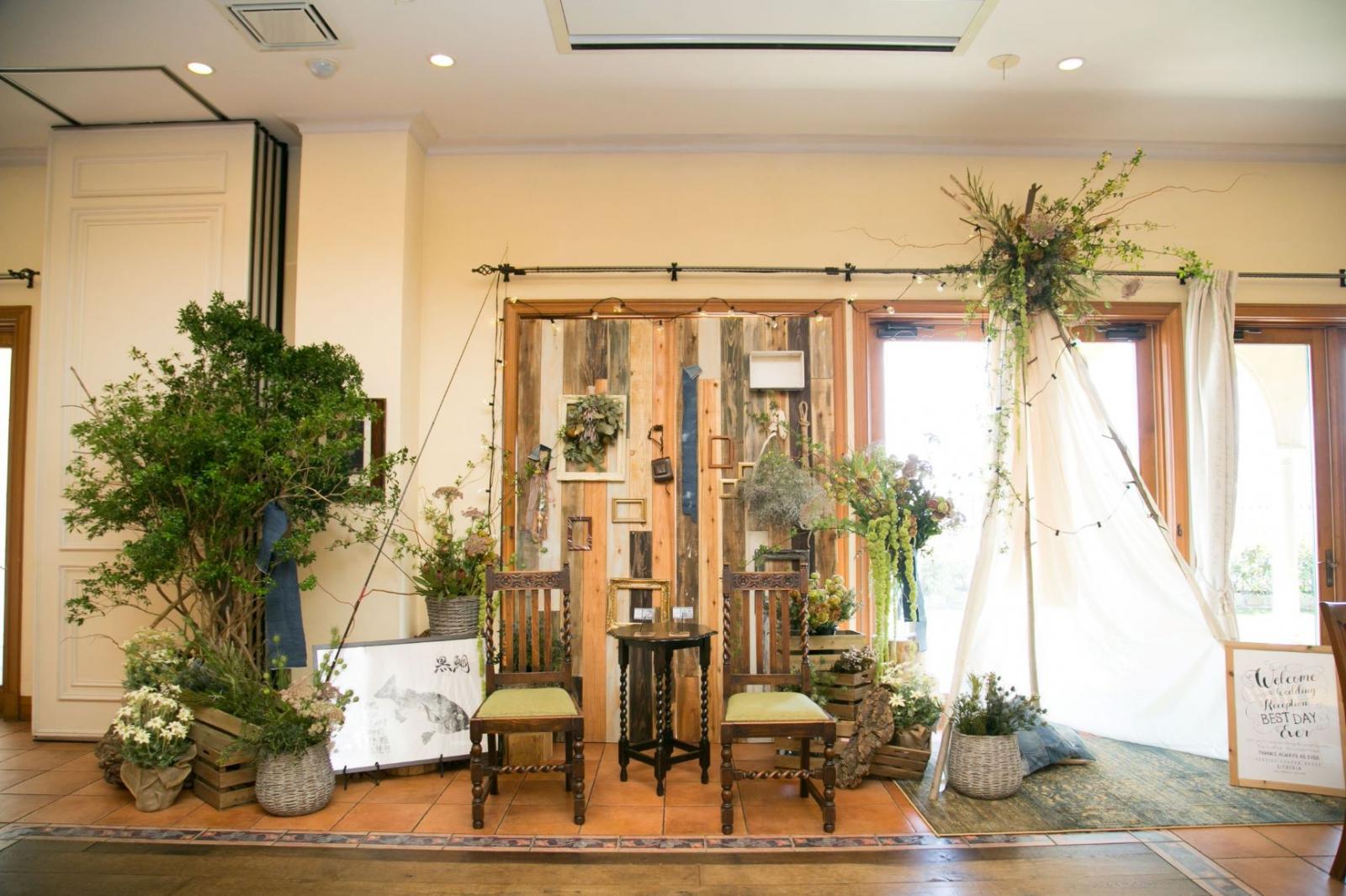 専属のフローリストと一緒に披露宴会場のコーディネートのお打合せが出来ます！「一番長く過ごす空間だからこそ自分たちらしくしたい！」「写真に残るからこそこだわりたい！」そんな新郎新婦様も安心♪