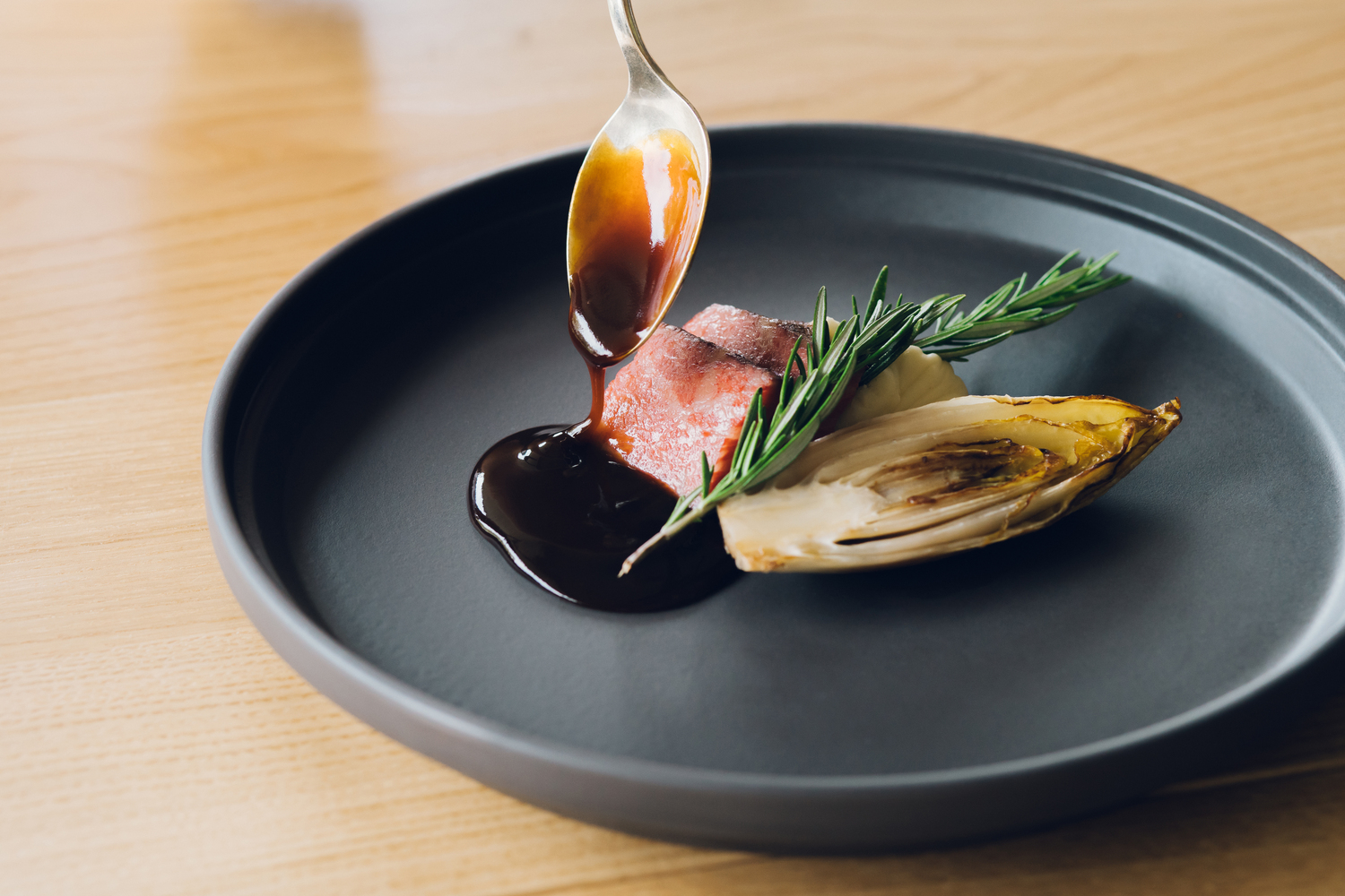 ビュッフェスタイルやウェルカムフードなどの料理メニューも人気。