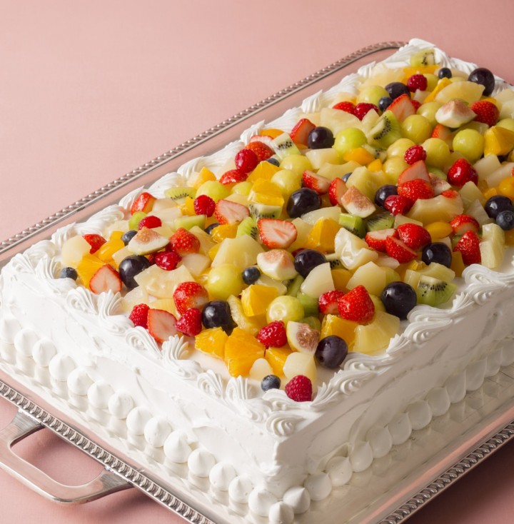 季節のフルーツをふんだんに使用した彩も鮮やかなケーキは、目でも舌でも楽しめるとゲストにも好評
