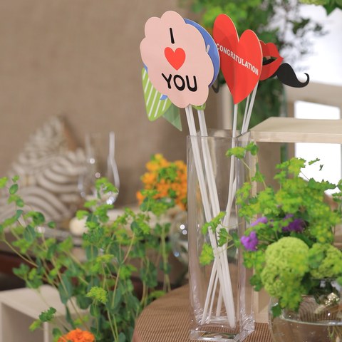 フォトプロップスやフォトブースを用意して、ゲストと楽しい時間を。