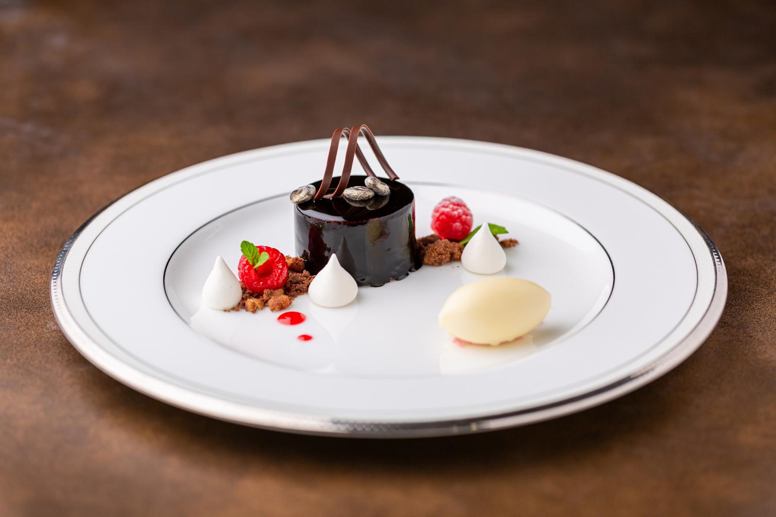 キャラメル・エスプレッソチョコレートムース　バニラアイス添え