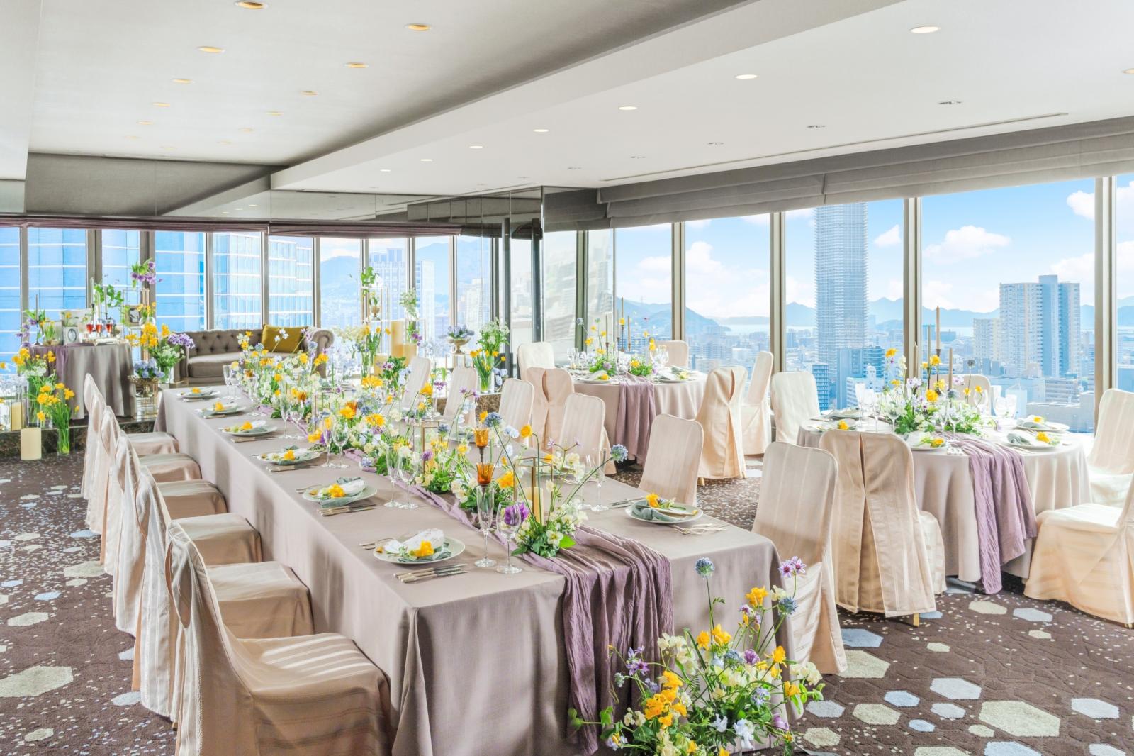 最上階から街並みを見渡す開放感いっぱいのスカイバンケット【スターダスト】