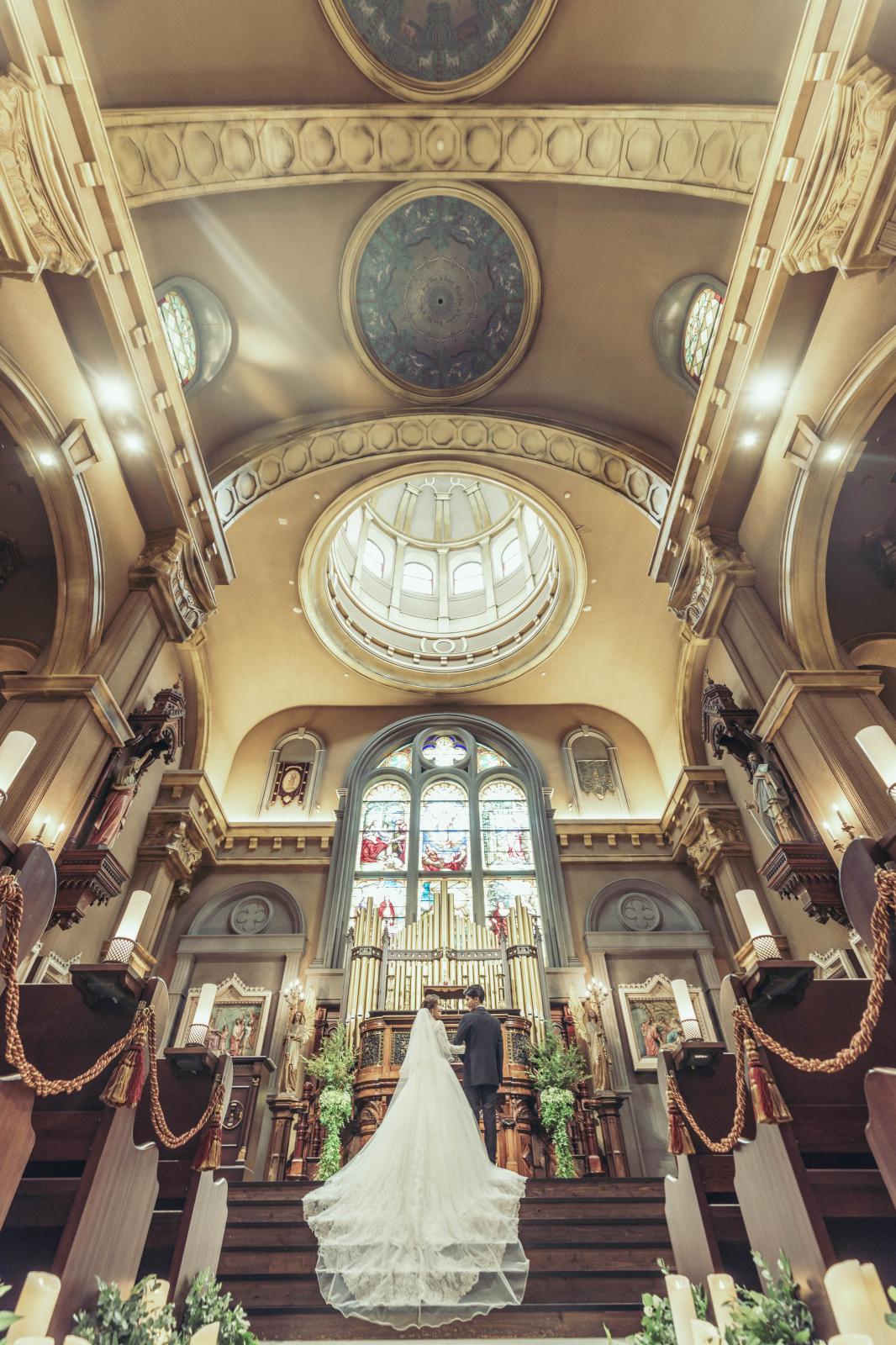 天井高は55ｍ超、本格的な大聖堂