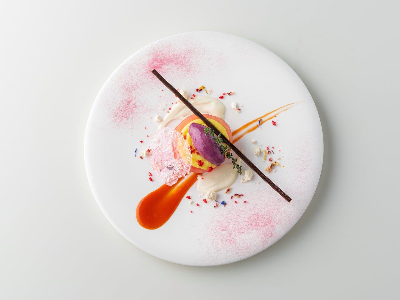 可愛らしいスイーツと共に