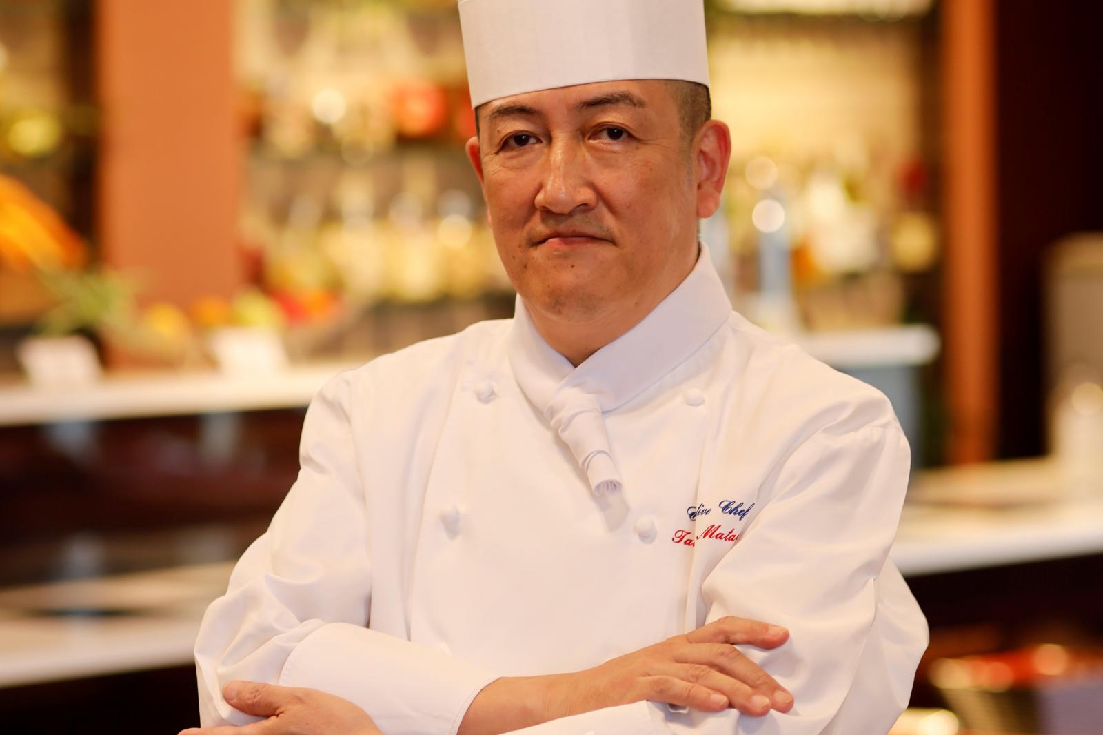 日々、料理を追求するホテルの総料理長。