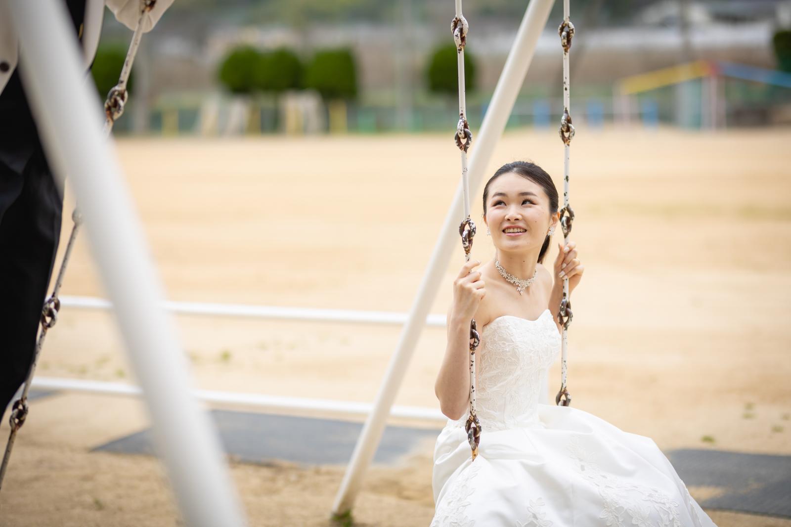 幼なじみのお二人「思い出の小学校のブランコ」