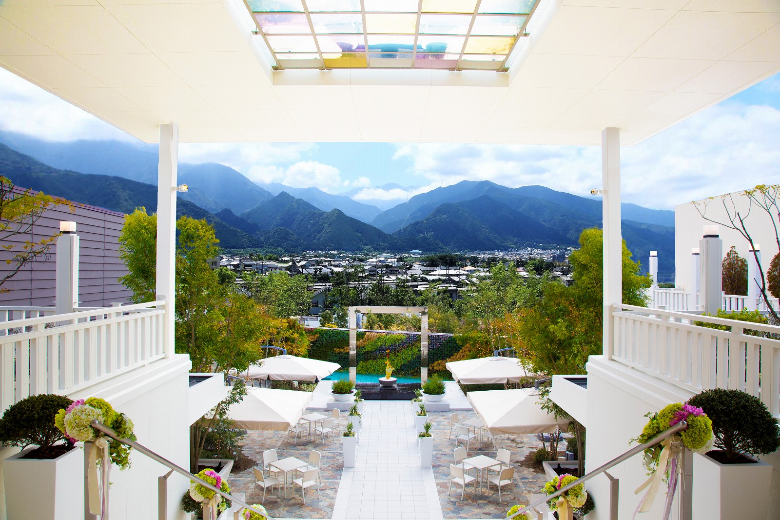 四国山脈の山並みをご覧いただきながら<br />
地元ならではの絶景を満喫!!!