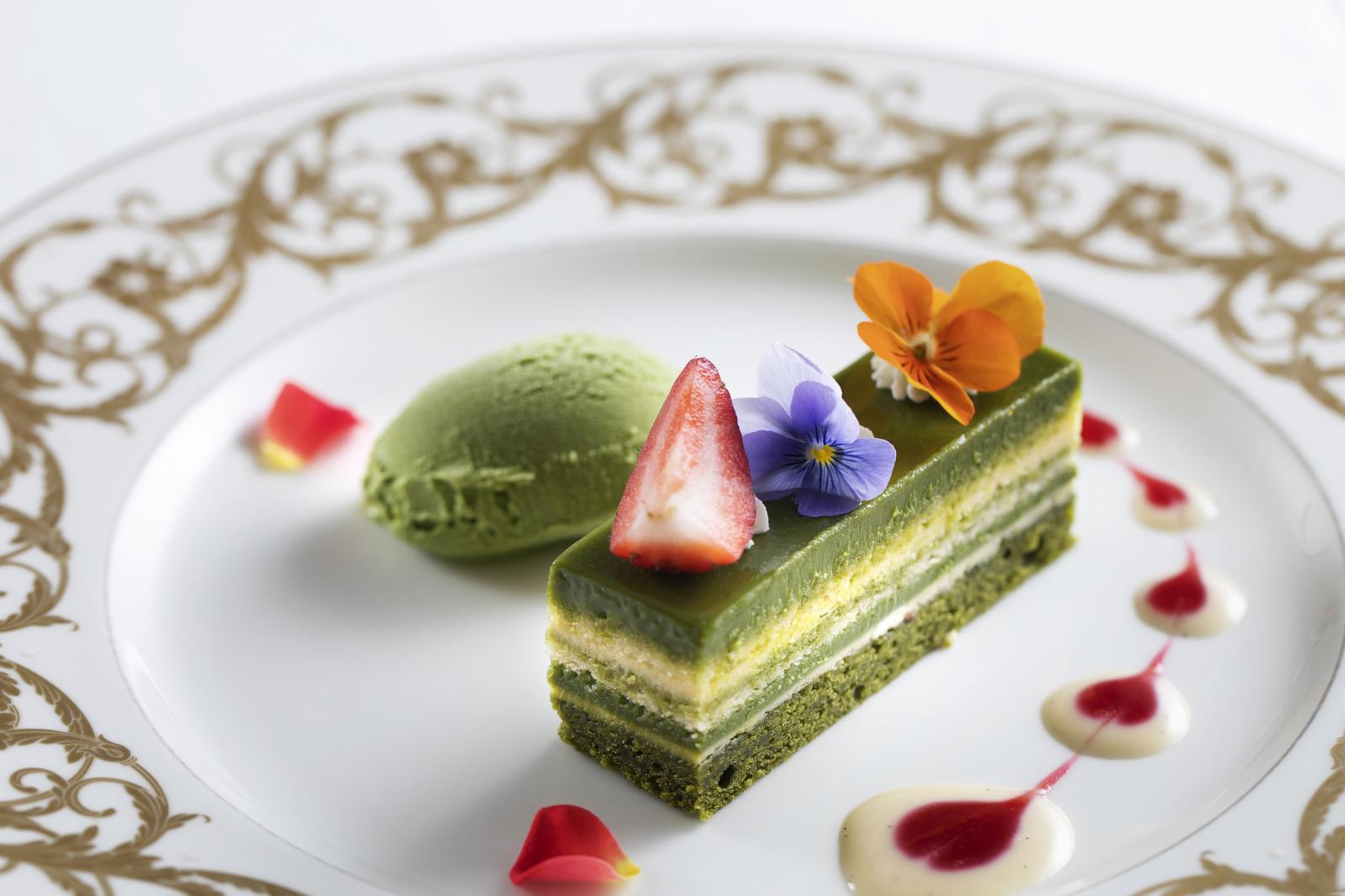 抹茶ガトーオペラと濃厚な抹茶のアイスクリーム