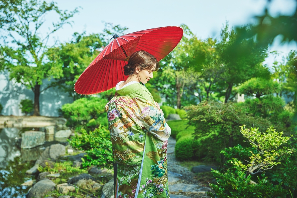 和装姿も映える緑豊かな空間