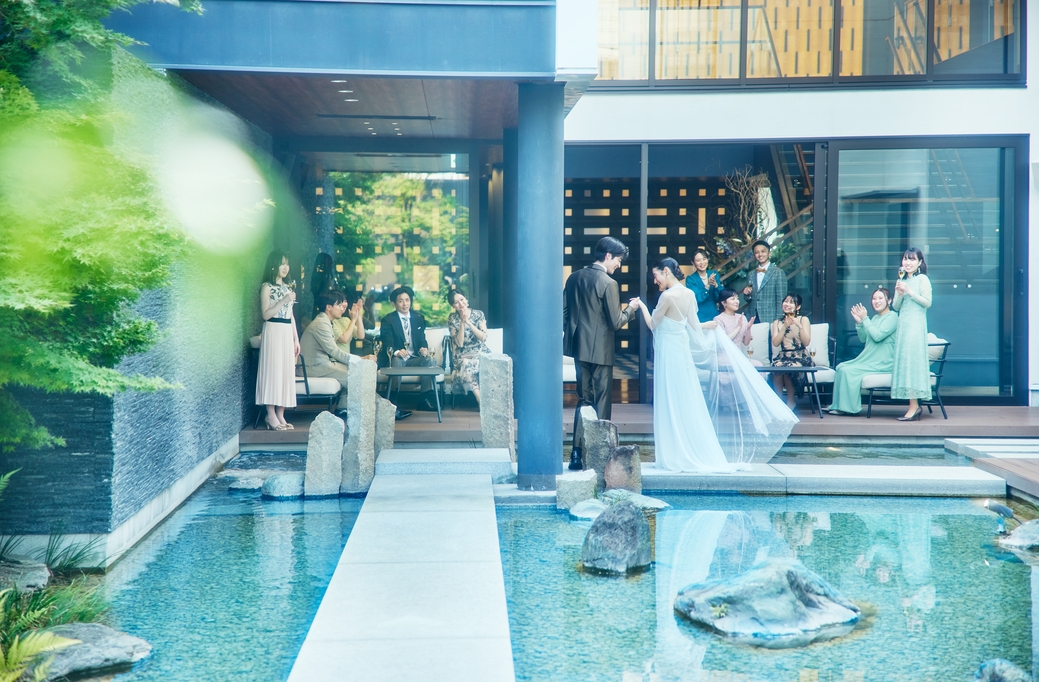 ガーデンからの入場や演出も自由に組み合わせてゲストへ素敵なおもてなしを