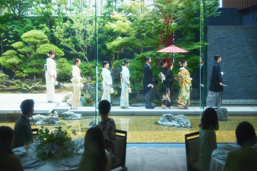 特別な日を過ごすのに相応しい美しい眺望にて艶やかな着物で過ごす1日