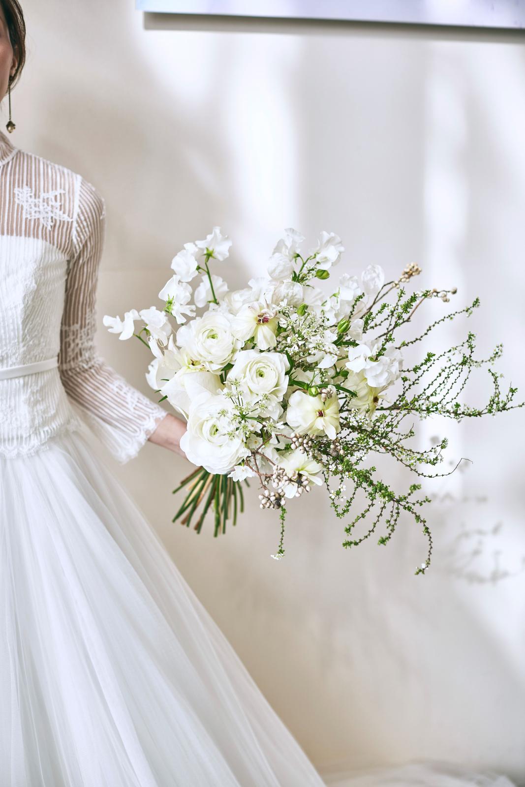 甘いだけではない、洗練された大人可愛い女性像を表現