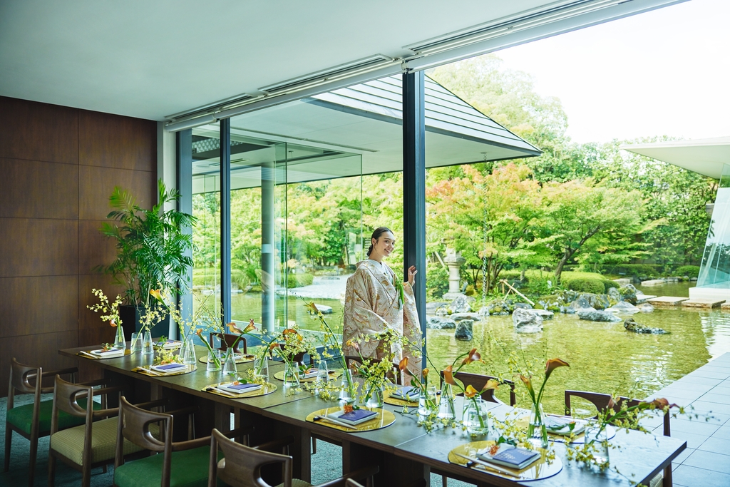 ただそこに佇むだけでまるで絵画のような美しいシーンに