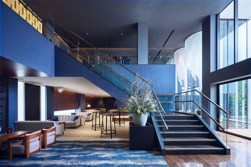 ゲストの寛ぎのラウンジは大人の雰囲気が漂うスタイリッシュで上質