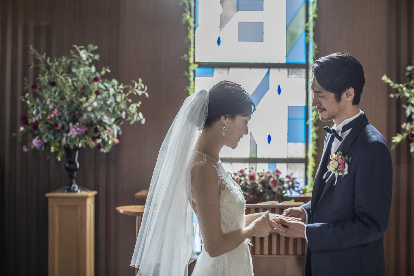 ゲストの和やかな笑顔に囲まれて 幸せの誓いを・・・