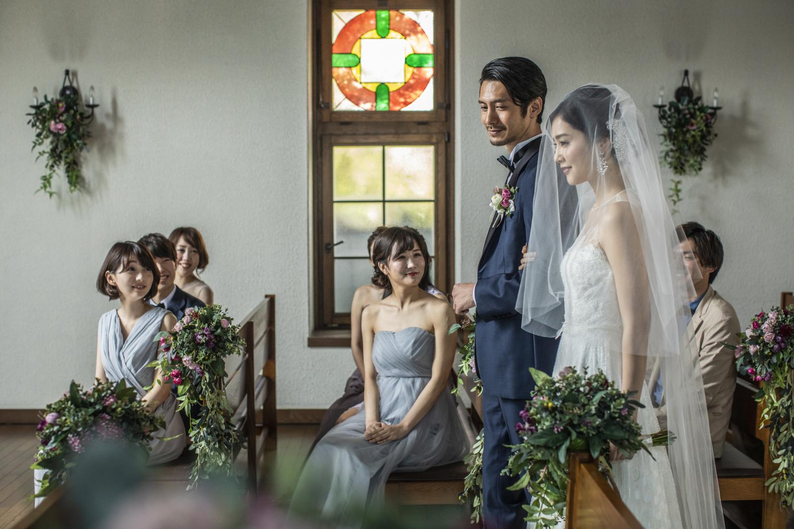 これまでの人生を思い一歩ずつ歩くバージンロードの先には輝かしい未来が待っています