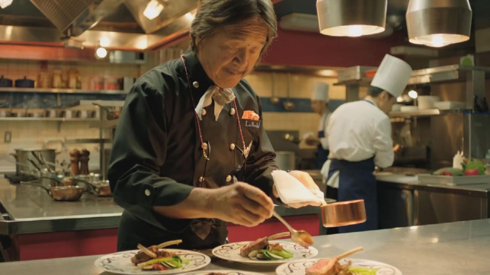 オーナーシェフ坂井宏行のエスプリが生きる、気品と滋味あふれる料理<br />
目で楽しみ食して微笑む、慶びの卓<br />
ラ・ロシェルだけが叶える至福のレストランウェディング