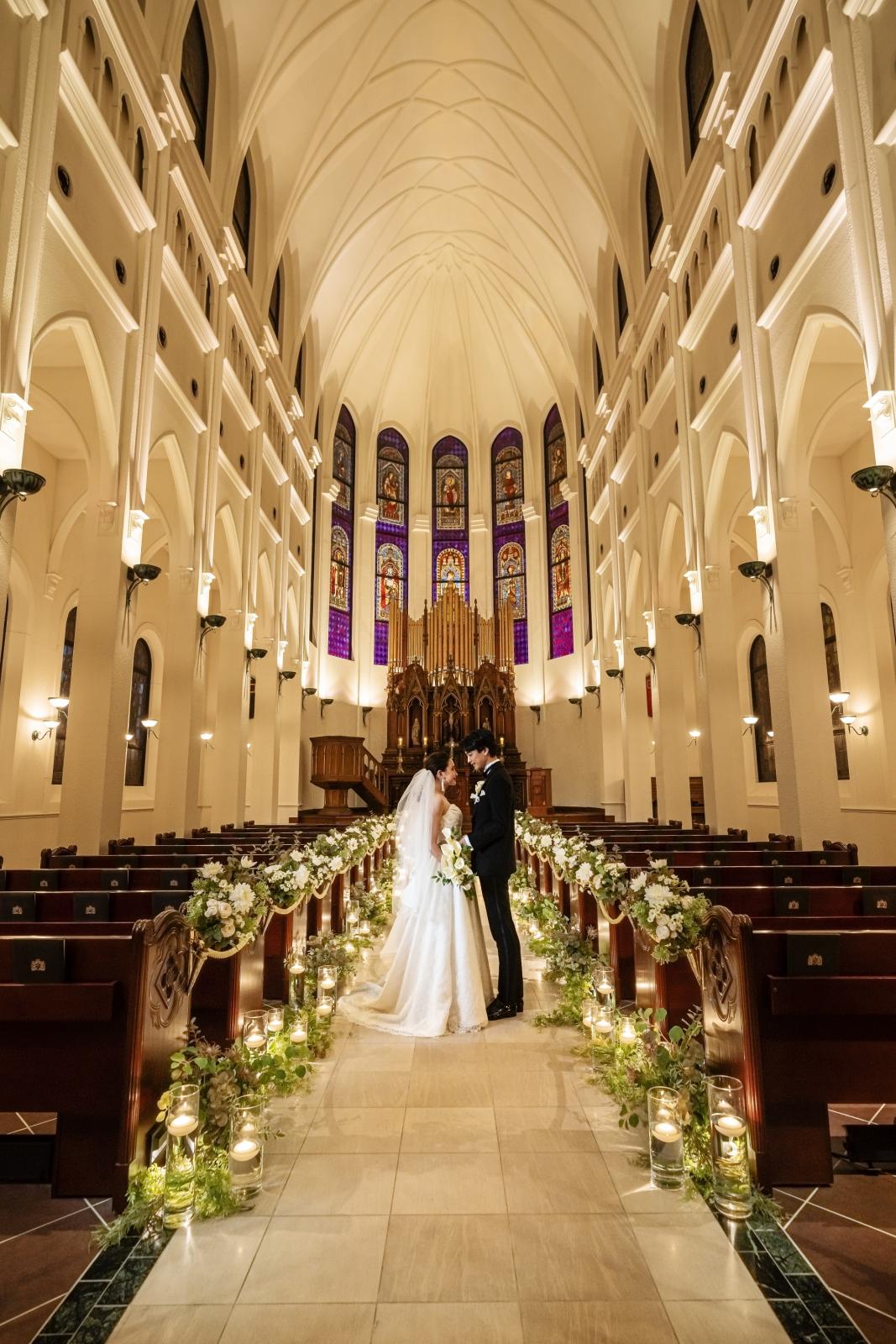 ナイトウエディングならではの感動的な挙式も人気