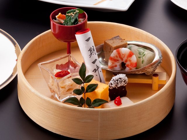 和の巨匠「中村孝明氏」が手掛ける、目でも舌でも楽しめるコースは必見