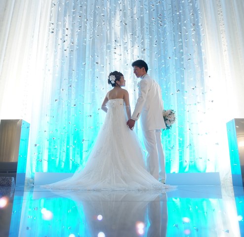 明るい雰囲気の式場でつくるおふたりだけのオリジナルウェディング