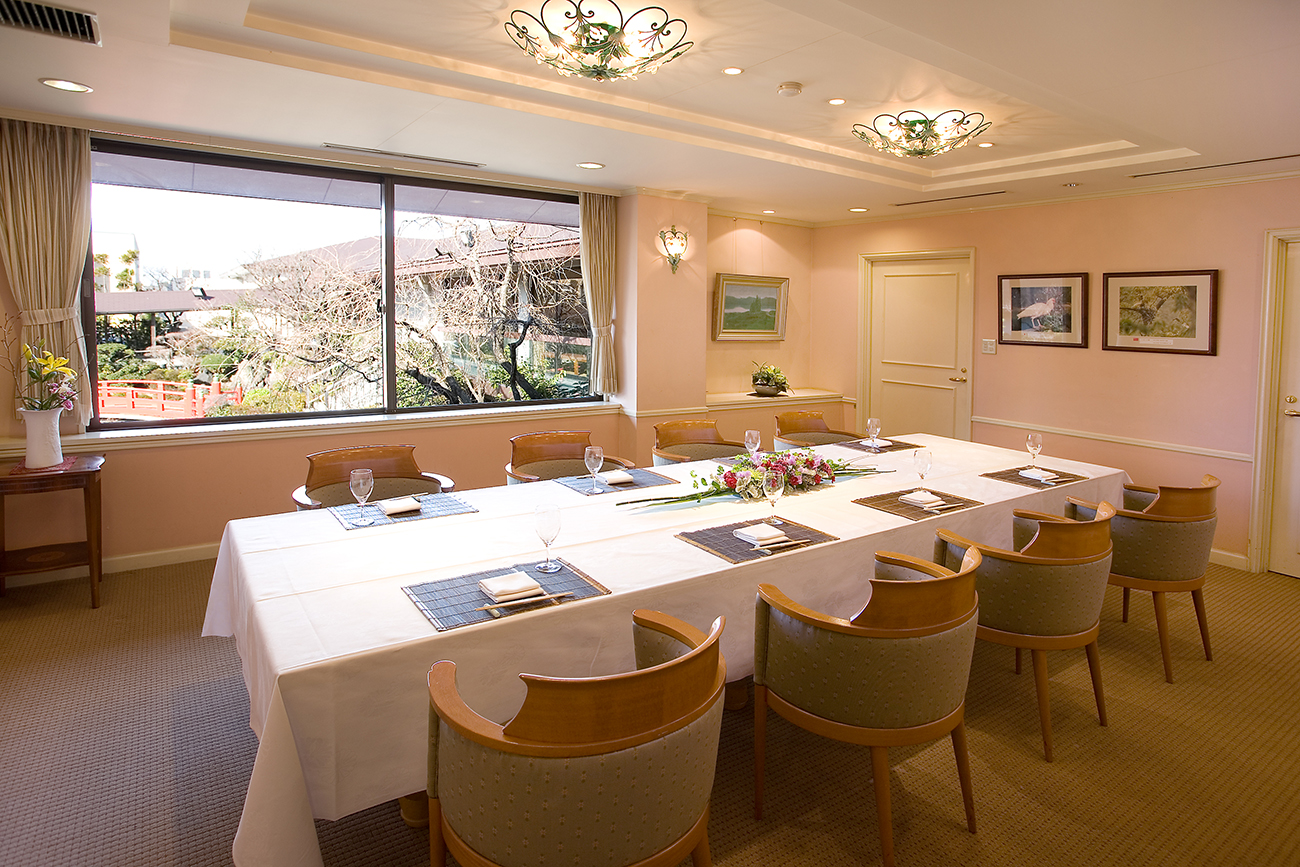 創作懐石料理「中村孝明創世店」お顔合わせやご結納にご利用いただける個室。