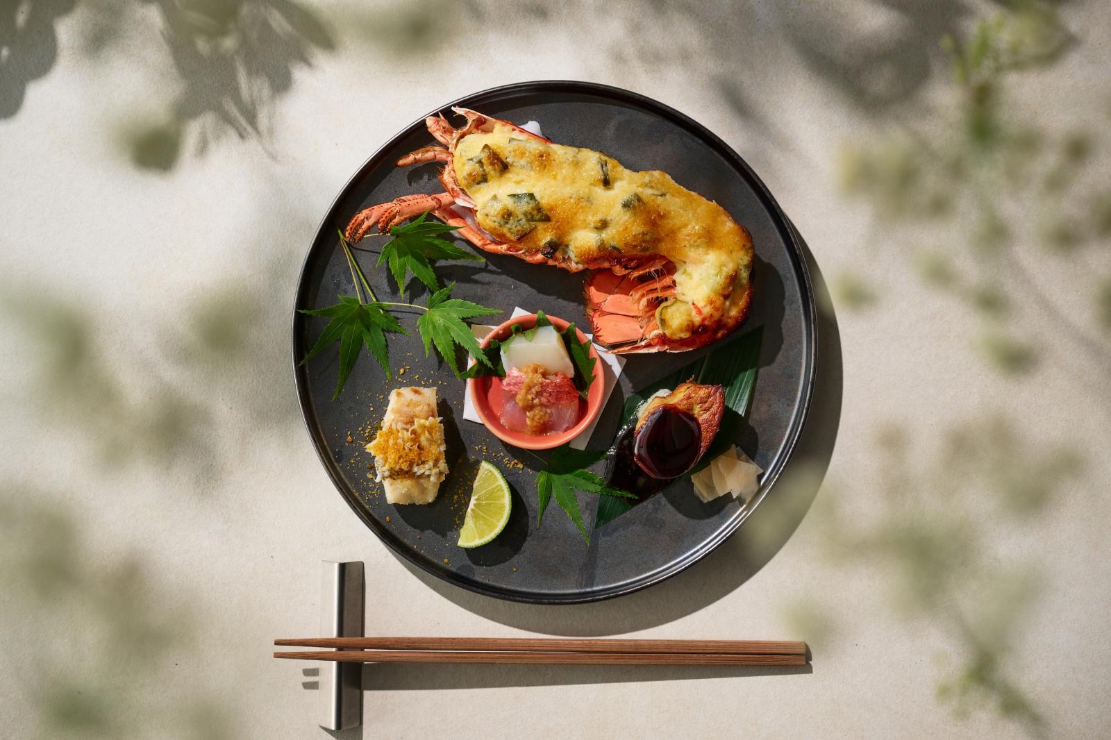 年に４回のメニューチェンジ。盛り付けはもちろん器１つ１つの細部にまでこだわりを