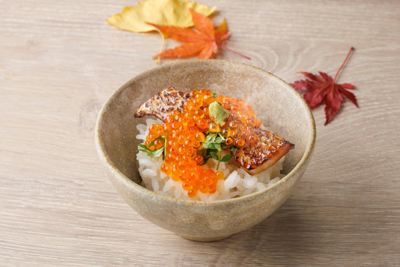 鯛の出汁茶漬けや明太子茶漬け、海鮮丼など。お魚が美味しい九州福岡ならではの〆の一品をご用意。