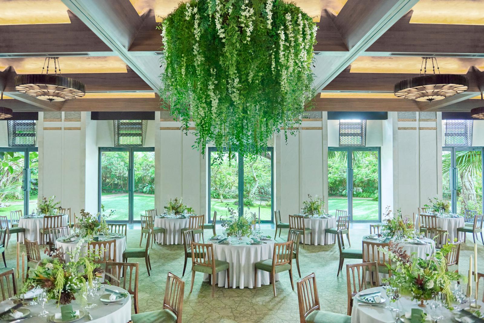 グリーン溢れる会場「THE GRAND GARDEN」は通常最大200名様まで収容可能。開放感溢れる空間は海とはまた異なる魅力。