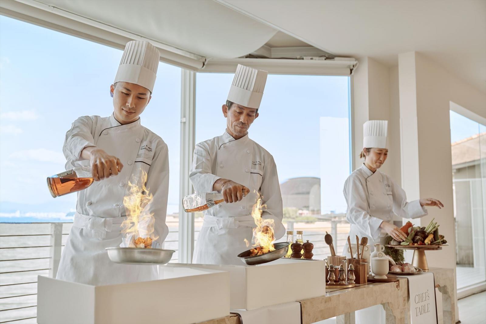 会場内での料理演出も人気。前菜やメインでフランベサービスを入れたりすることでお料理満足度もUP！