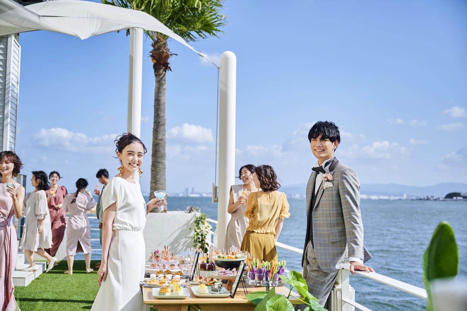 披露宴会場には会場テラスが隣接。自由な演出が最大限叶います