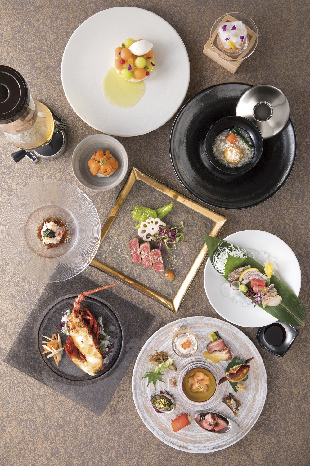お食事と共にゲスト同士の会話も楽しんでいただけるように  全てお箸を使って食べられるメニュー