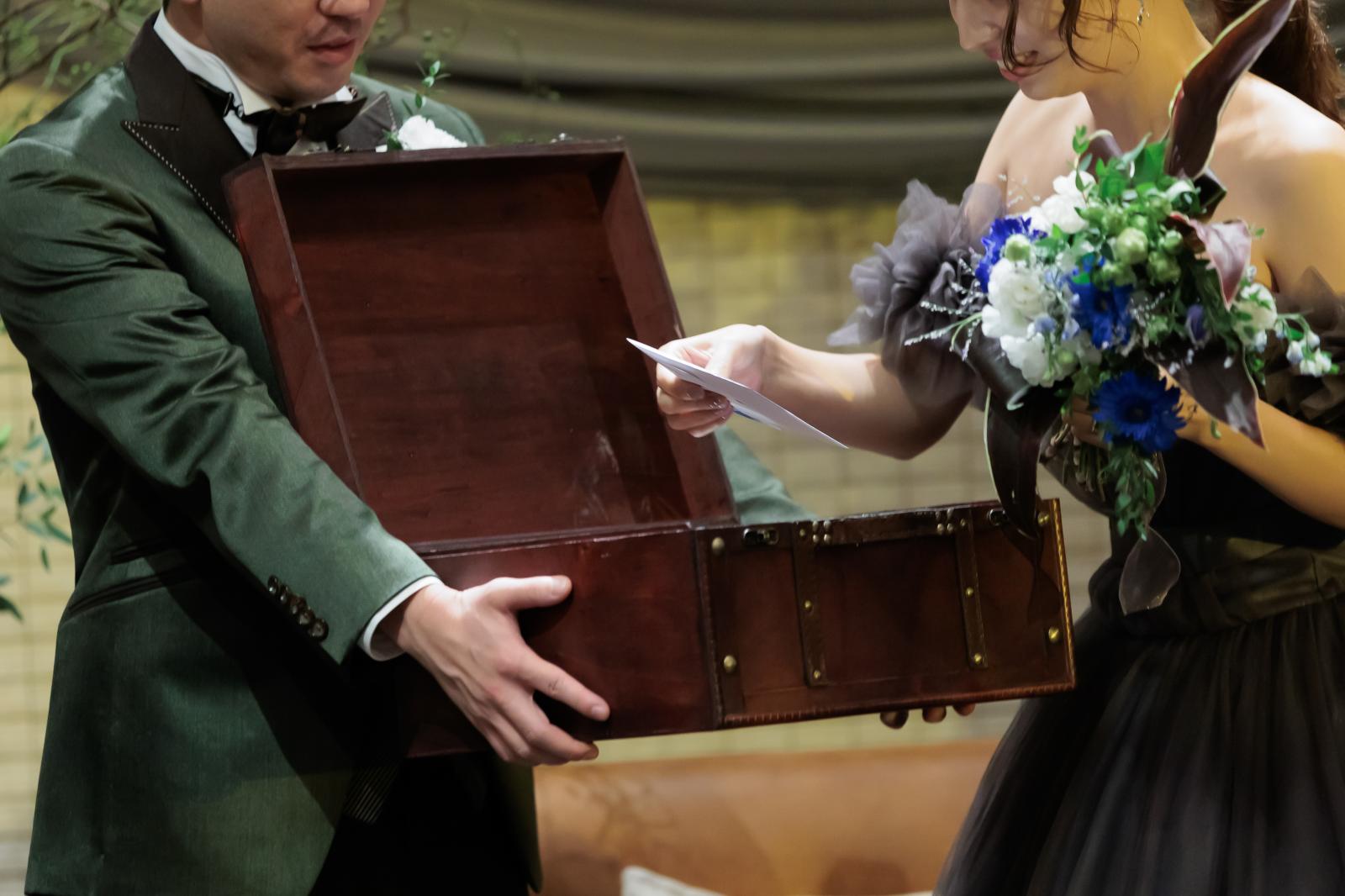 鍵が見つかるごとに宝箱が開いていく。次のシーンがスタート。みんな何が起こるかわからないドキドキ感