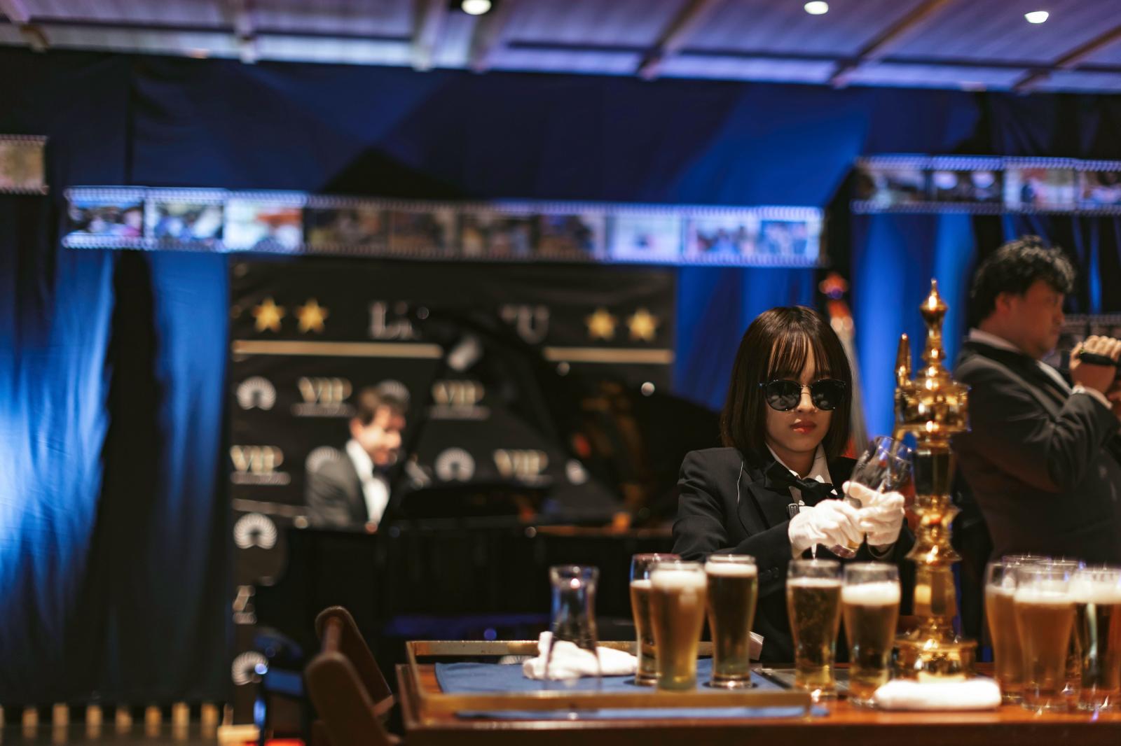 スタッフのコスチュームも2人の結婚式のテーマに合わせて、毎組変わる！世界観と2人のおもてなしを全力で