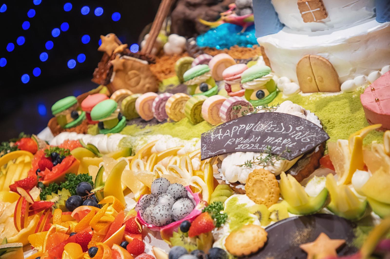 お2人の想い出は世界にたった一つのウェディングケーキと専属パティシエが30種類以上のデザートブッフェという甘い誘惑へとカタチに変えます♪