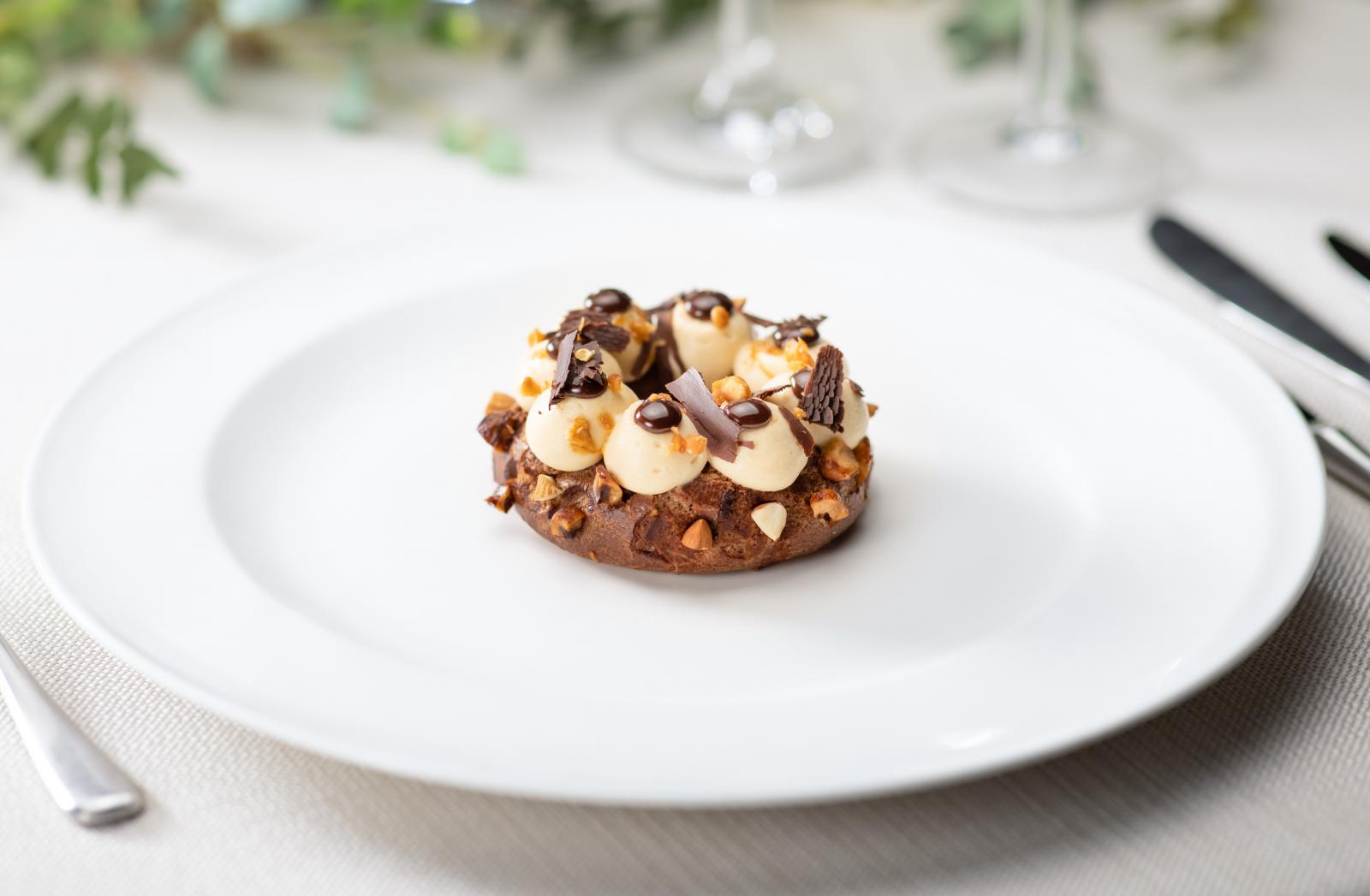 専属パティシエとの打合せで、お2人の想い出のスイーツを一品として提供することも可能。