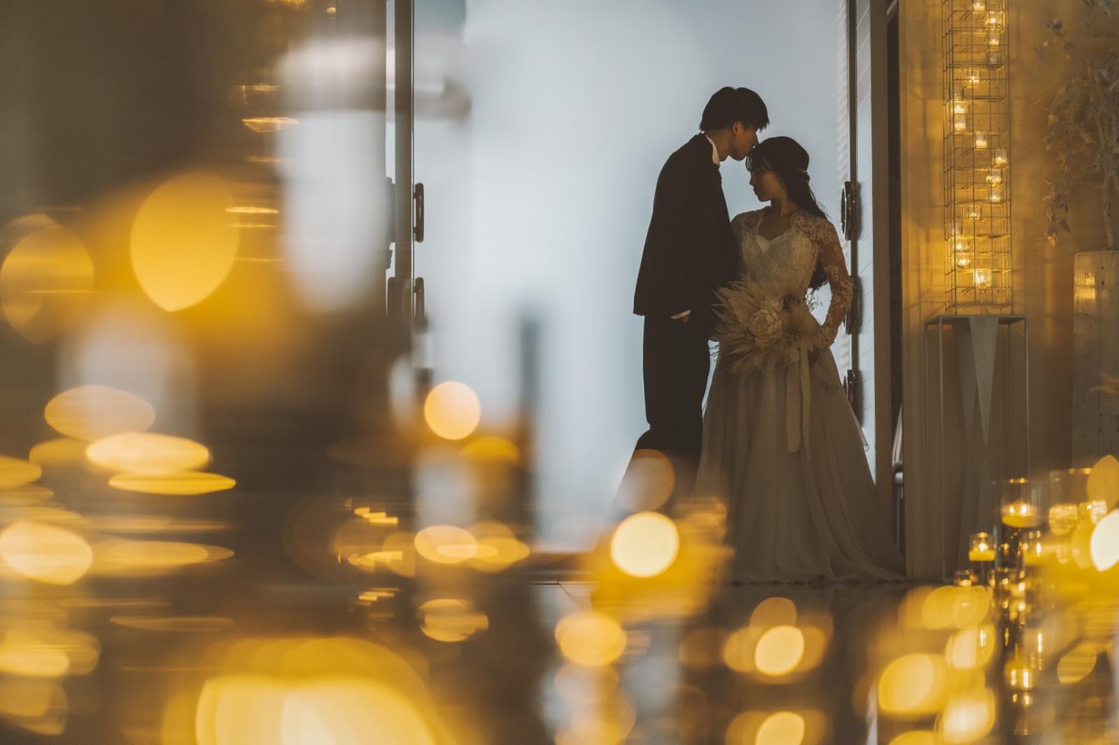 眩い光に囲まれながらの幻想的な空間での前撮りも叶えられる