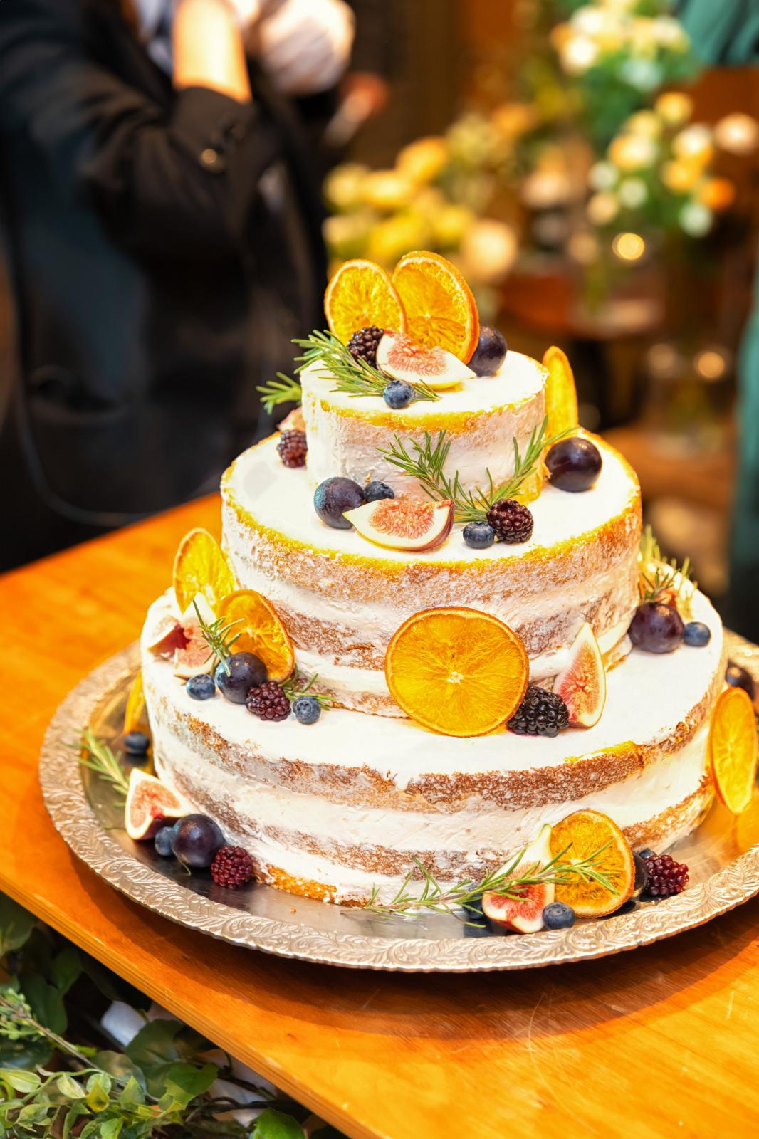 お2人の好みや結婚式のテーマに合わせたウェディングケーキを作成可能です♪