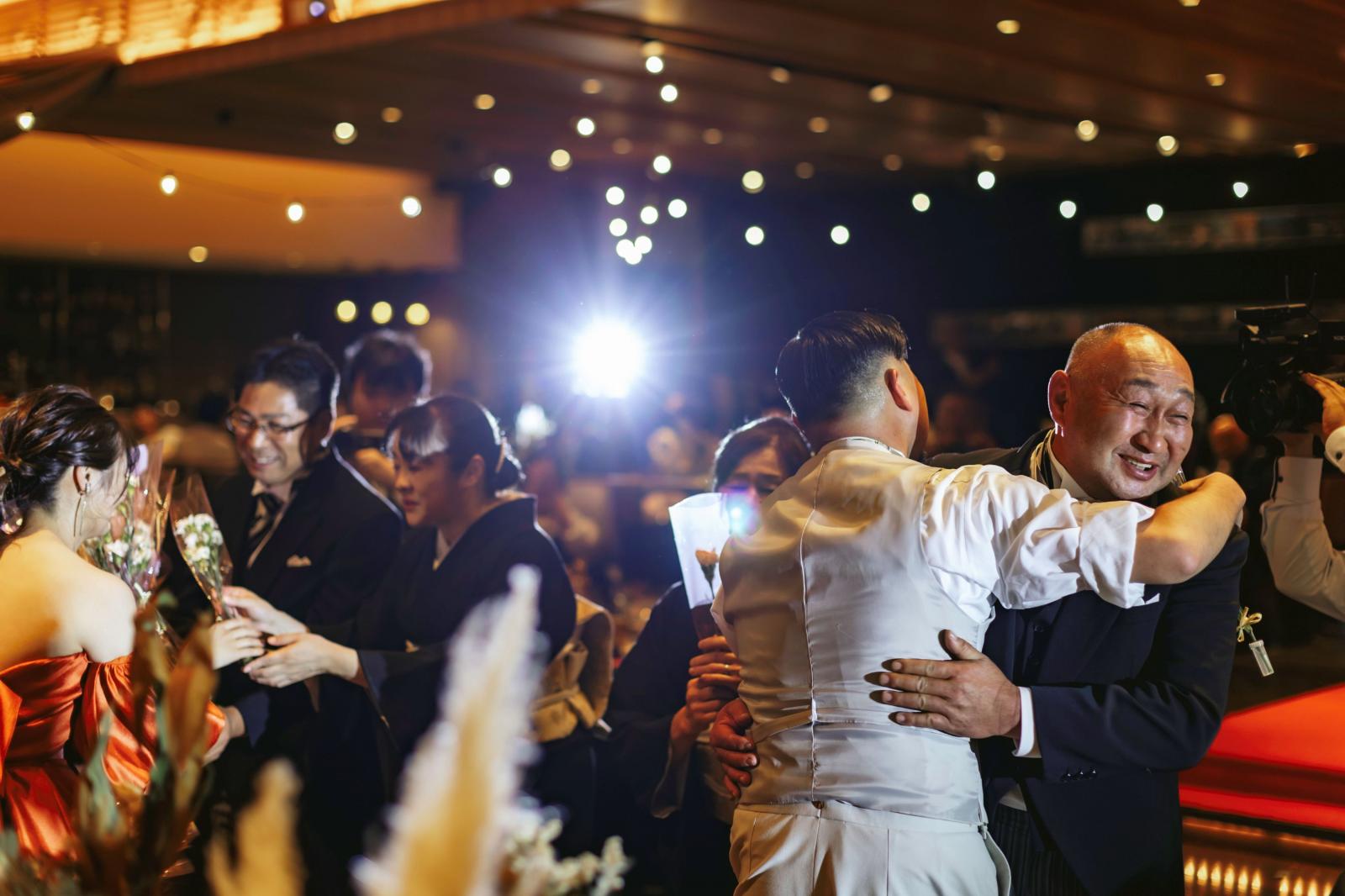 両親へ伝えるのは、成長した姿とパートナーだけではなく、幼少から変わらない笑顔と親子だから...