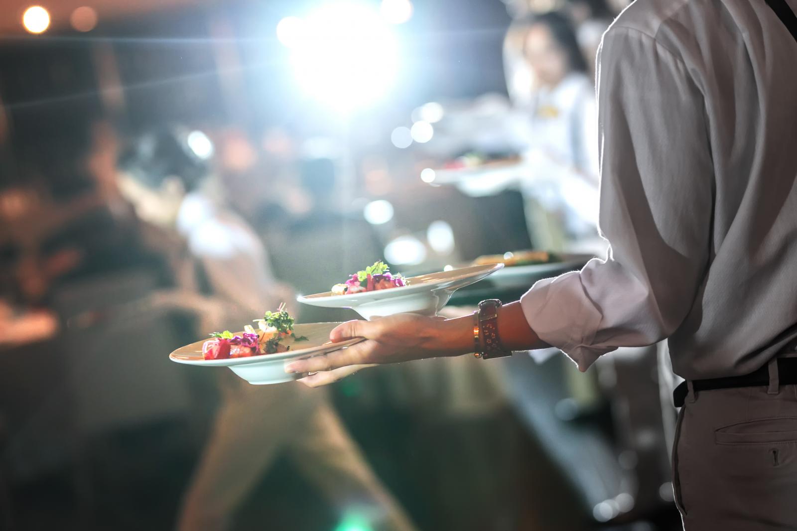 口コミでも高評価を頂いている料理は、食べるだけでなく、見て楽しめるエンターテインメント性高い結婚式の演出となる。