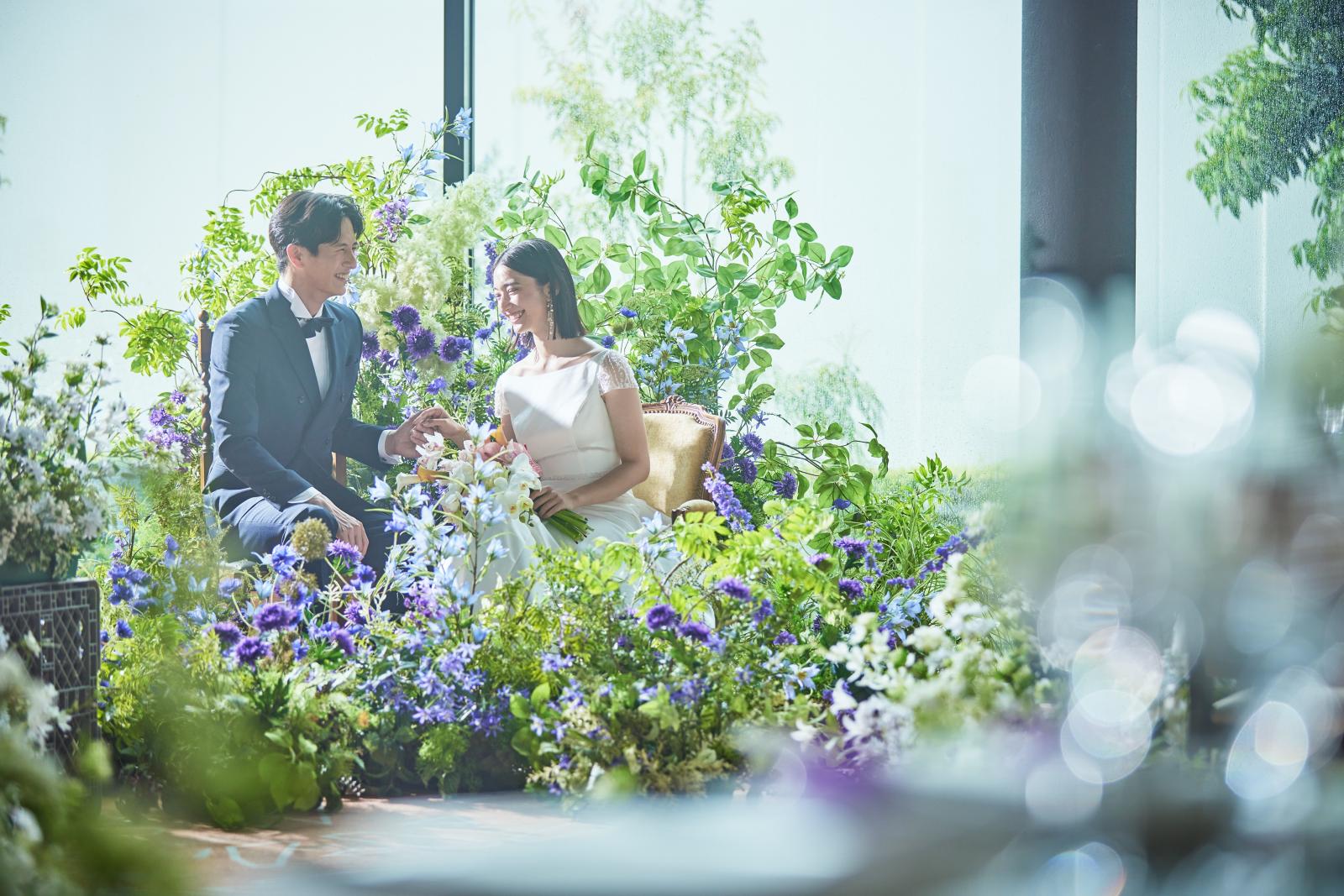 溢れる陽光が花嫁のナチュラルな魅力を引き出すパーティ会場でやすらぎのひと時を