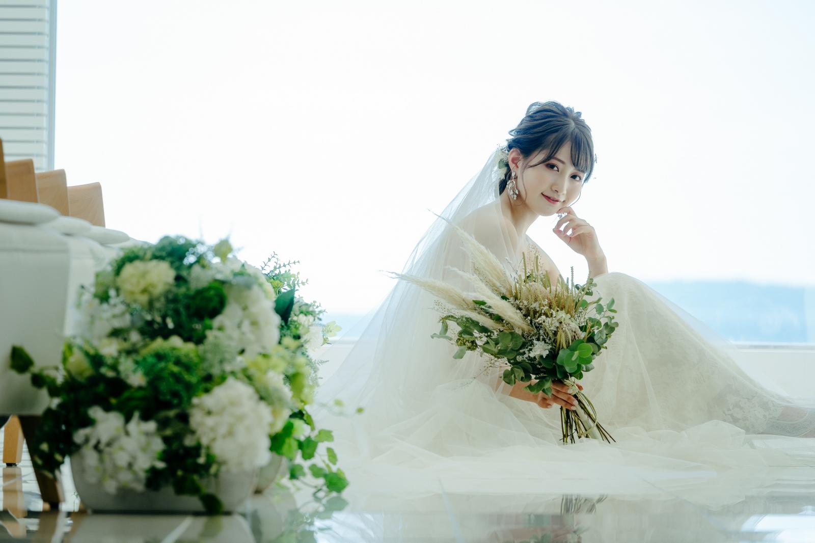 透明感溢れるチャペルはドレス姿の花嫁をさらに美しく輝かせます