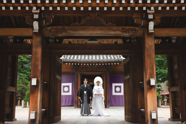 由緒ある天神の鎮守「警固神社」での本格的な神前式。