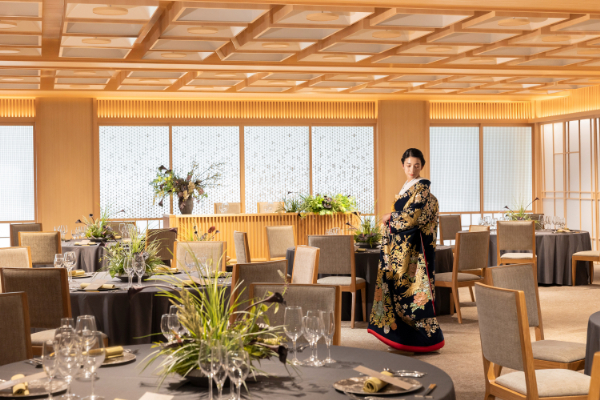 色鮮やかな伝統美。幸せと繁栄への願いが込められた衣裳を纏う特別な日を。