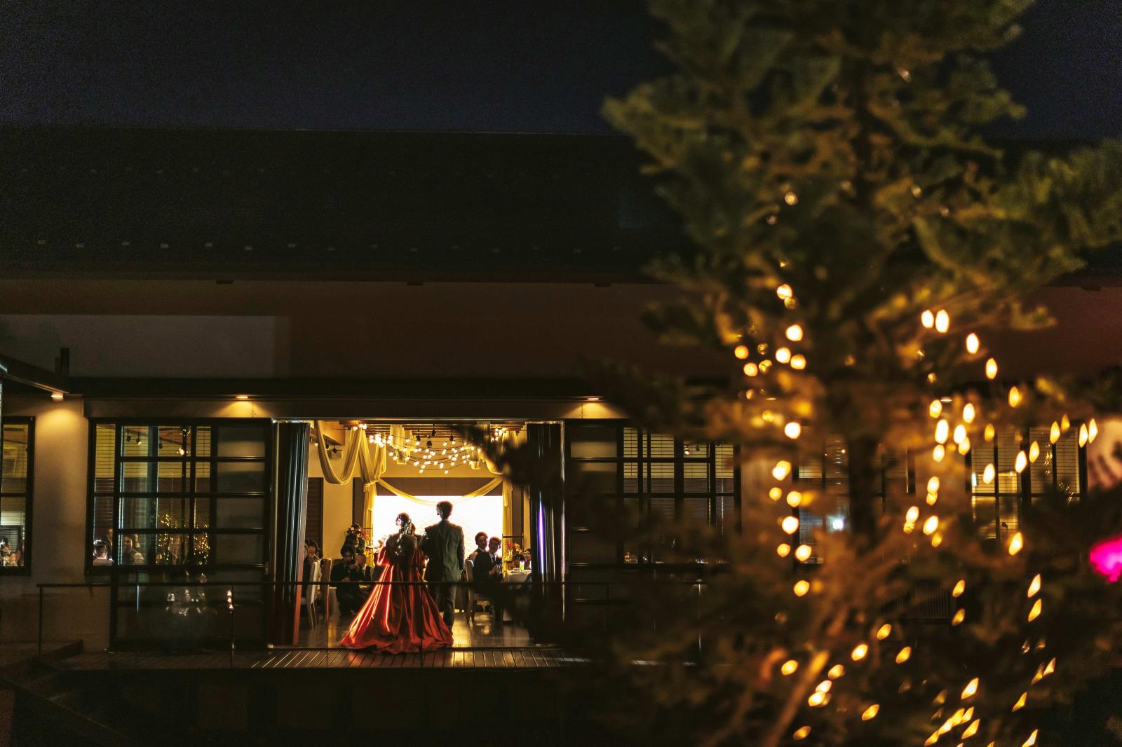 夜空に包まれパーティもクライマックス♪