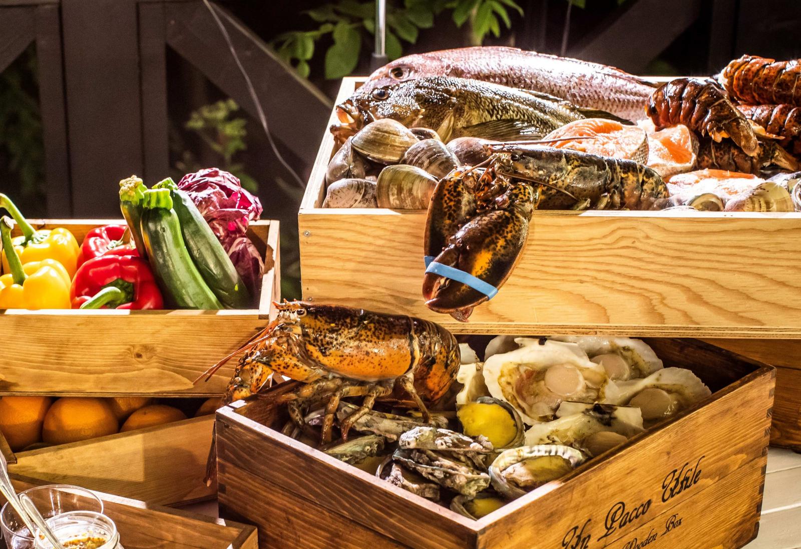 国産牛や北海道魚介などゲストに合わせて仕上げます♪